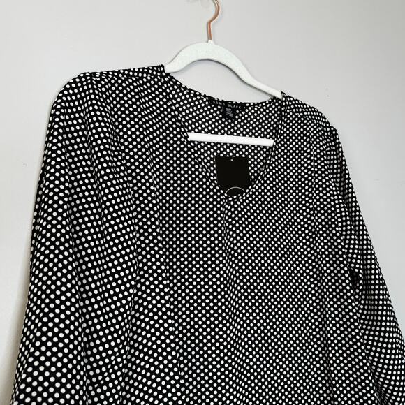 Como Black V-Neck Blouson Sleeve Crepe Blouse Polka Dot NWT Size Medium - Picture 3 of 8